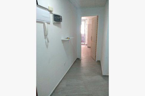 C/Escola 8, 1º izq - Entrada/Entrance hall
