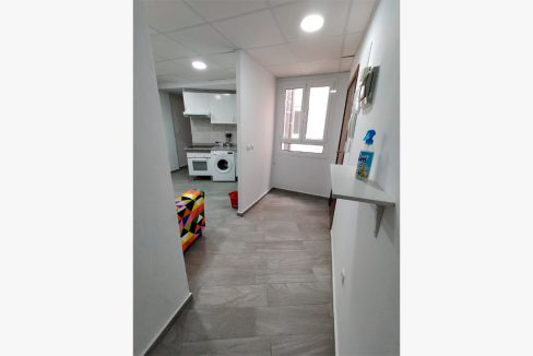 C/Escola 8, 1º izq - Entrada/Entrance hall