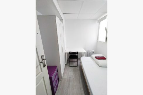 C/Escola 8, 4º izq - Habitación/Room #3