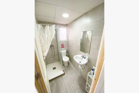 C/Escola 8, 4º izq - Baño/Bathroom