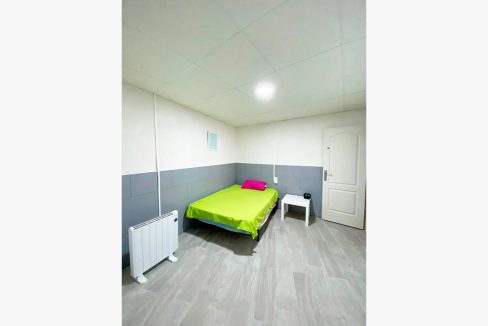 C/Escola 8, 5º bajo - Habitación/room #3