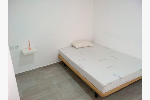 C/Escola 8, 1º der - Habitación/Room #3
