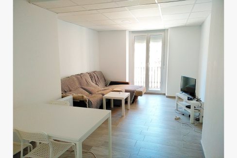 C/Escola 8, 1º der - Salón/Living room