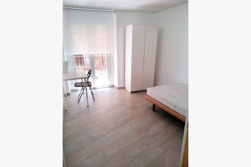 C/Escola 8, 1º der - Habitación/Room #1