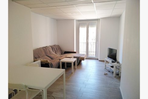 C/Escola 8, 2º der - Salón/Living room