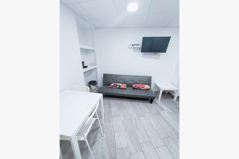 C/Escola 8, 2º izq - Salón/Living room