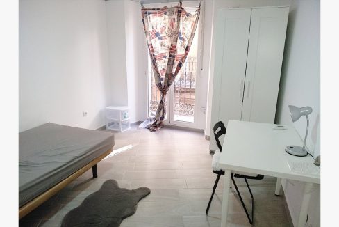 C/Escola 8, 2º izq - Habitación/Room #1