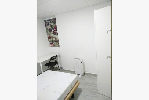 C/Escola 8, 2º izq - Habitación/Room #3