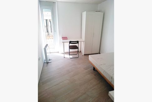 C/Escola 8, 3º der - Habitación/Room #1