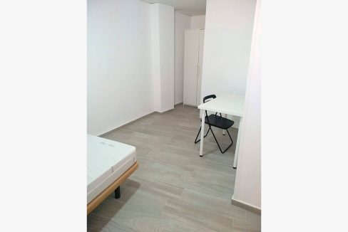 C/Escola 8, 3º der - Habitación/Room #4
