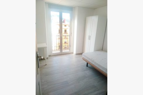 C/Escola 8, 3º izq - Habitación/Room #2
