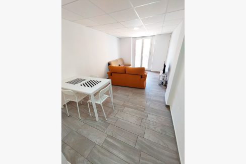 C/Escola 8, 4º der - Salón/Living room