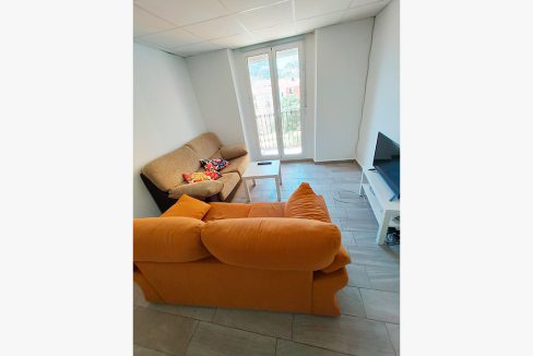 C/Escola 8, 4º der - Salón/Living room
