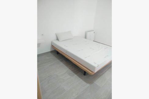 C/Escola 8, 4º der - Habitación/Room #3