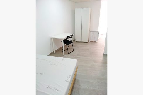 C/Escola 8, 4º der - Habitación/Room #3