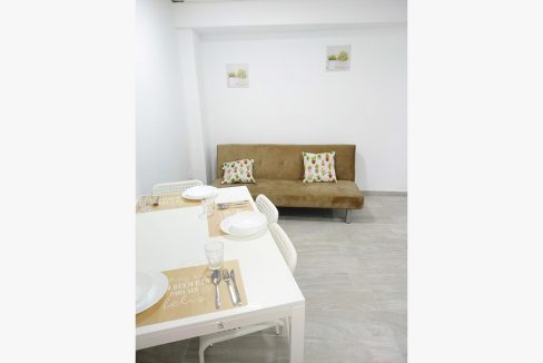 C/Escola 8, 5º der - Salón/Living room
