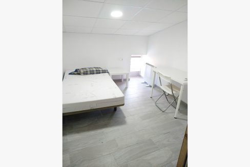 C/Escola 8, 5º der - Habitación/Room #1
