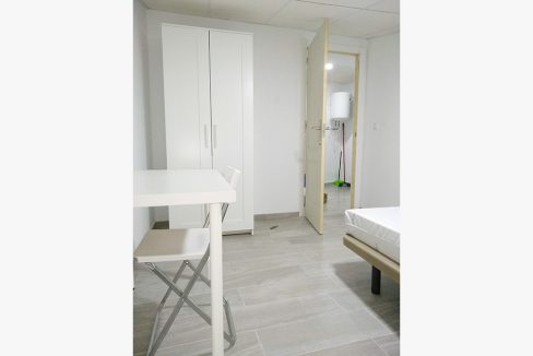 C/Escola 8, 5º der - Habitación/Room #1