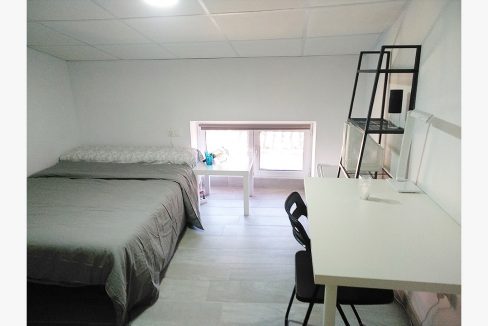 C/Escola 8, 5º der - Habitación/Room #2