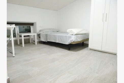 C/Escola 8, 5º der - Habitación/Room #3